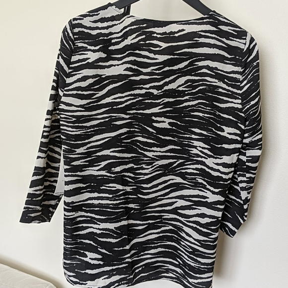 DKNYC Zebra Top - Picture 4 of 4